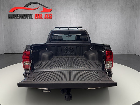 Toyota HiLux 7 of 28