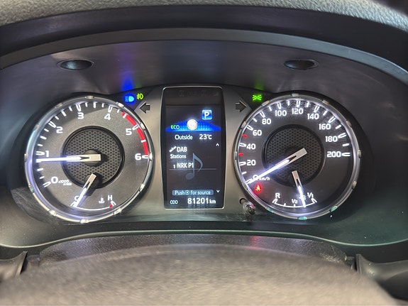 Toyota HiLux 25 of 28
