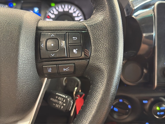 Toyota HiLux 22 of 28