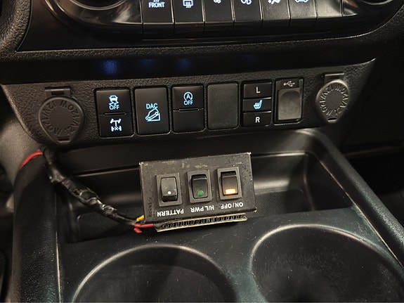 Toyota HiLux 19 of 28