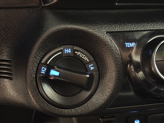 Toyota HiLux 18 of 28