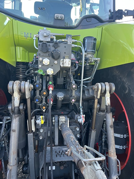 CLAAS Axion 830 4 of 5