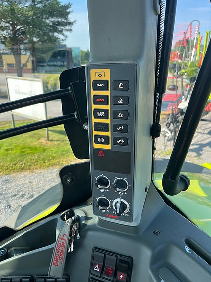 CLAAS Axion 830 7 of 8