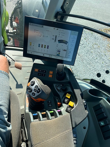 CLAAS Axion 830 8 of 8