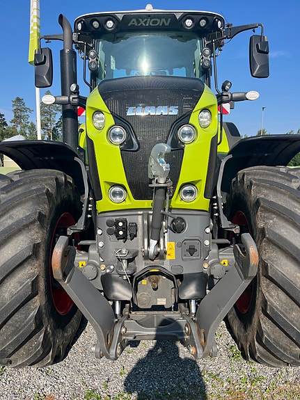 CLAAS Axion 830 3 of 5