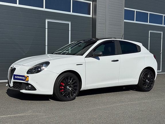 Alfa Romeo Giulietta 2 of 5