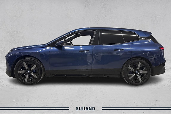 BMW iX 2 of 5