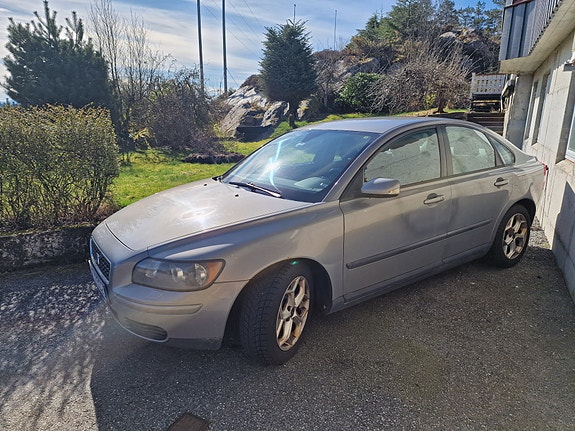 Volvo S40 2 of 5