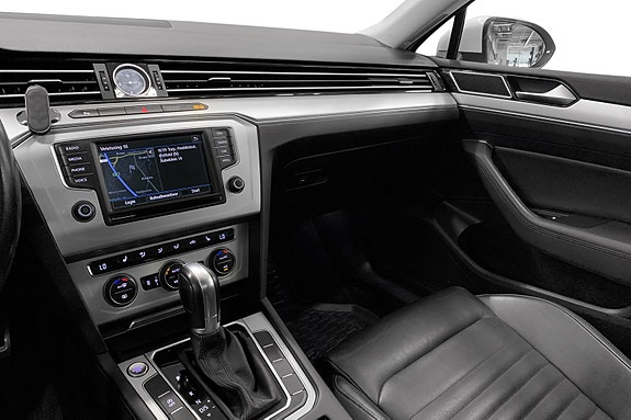 Volkswagen Passat 11 of 12