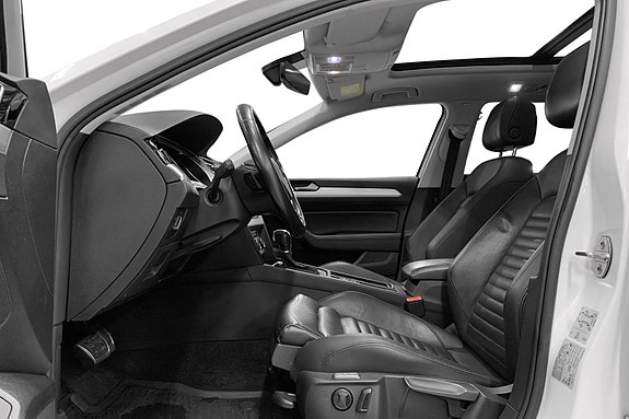 Volkswagen Passat 8 of 12