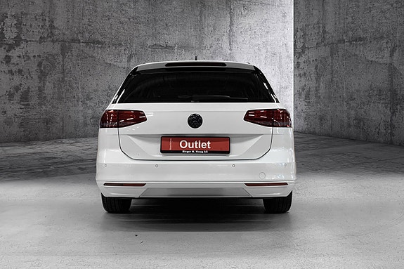 Volkswagen Passat 7 of 12