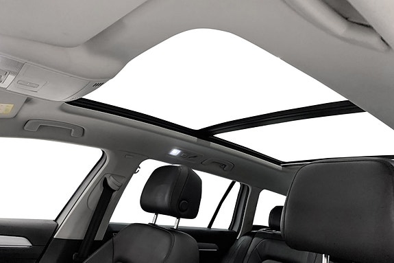 Volkswagen Passat 3 of 12