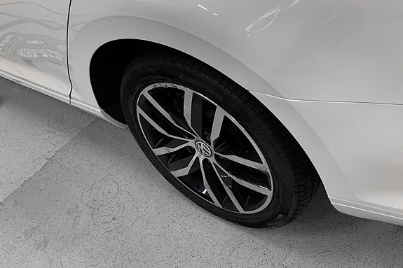 Volkswagen Passat 12 of 12