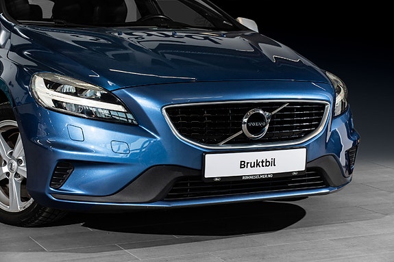 Volvo V40 2 of 5