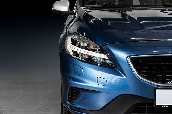 Volvo V40 4 of 5