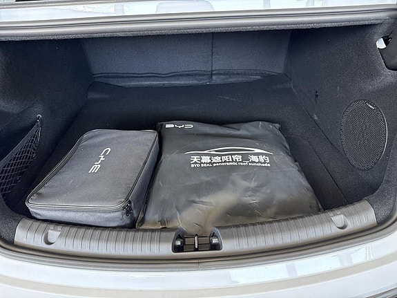 BYD Seal 16 of 18