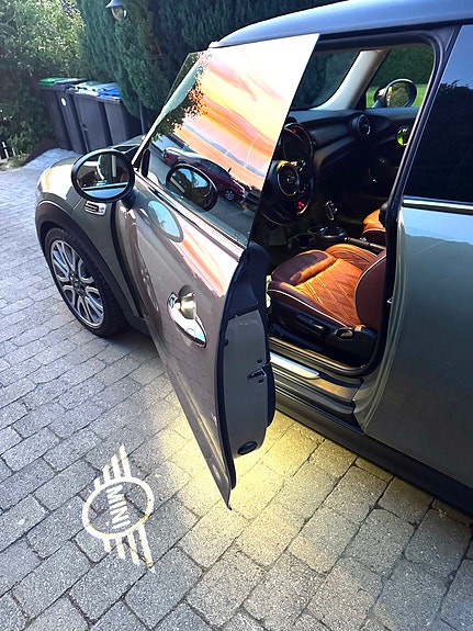 MINI Cooper 2 of 5