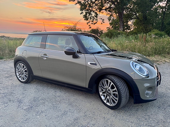 MINI Cooper 4 of 5