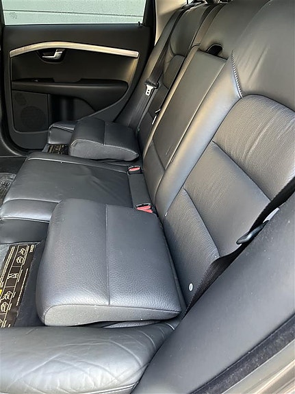 Volvo V70 8 of 16