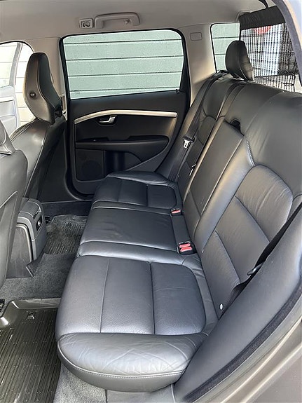 Volvo V70 7 of 16