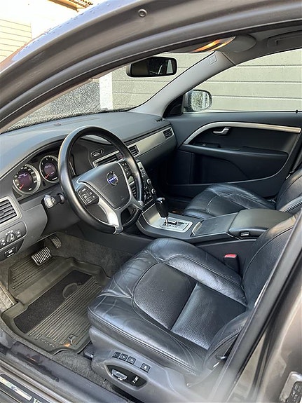 Volvo V70 5 of 16