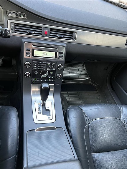 Volvo V70 12 of 16