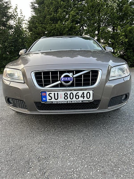Volvo V70 2 of 16