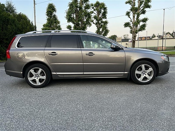 Volvo V70 3 of 16
