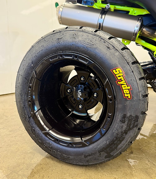 Suzuki LTZ 400 26 of 28