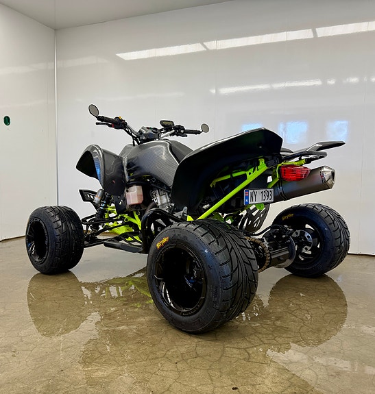 Suzuki LTZ 400 8 of 28