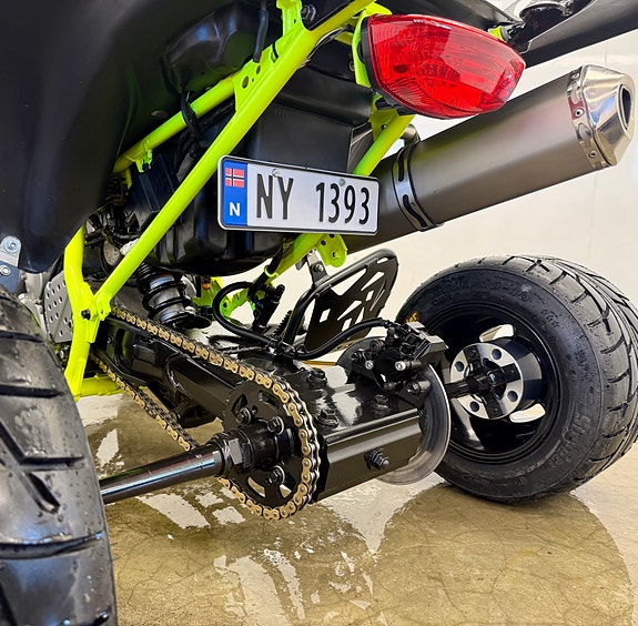 Suzuki LTZ 400 24 of 28