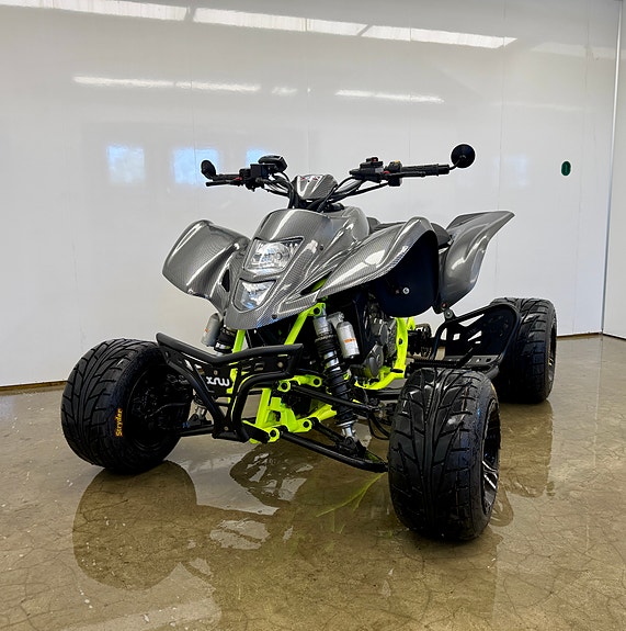 Suzuki LTZ 400 3 of 28