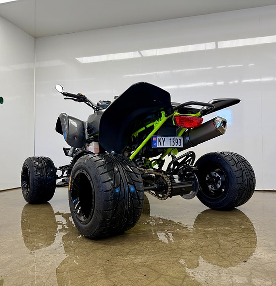 Suzuki LTZ 400 9 of 28