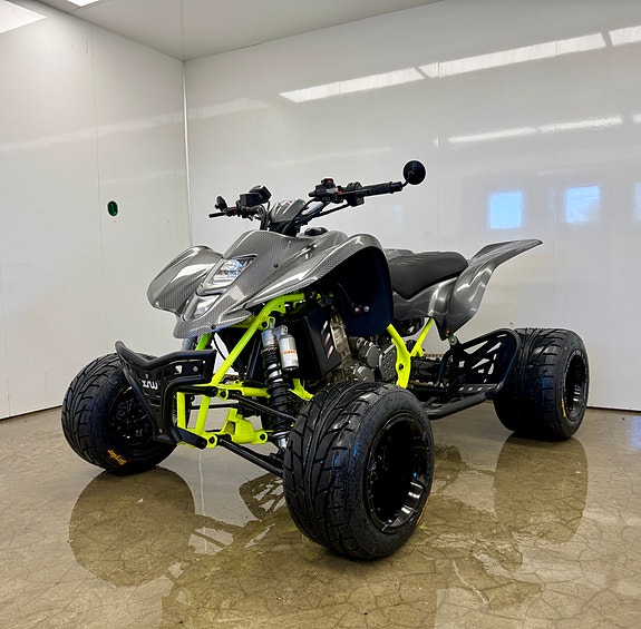 Suzuki LTZ 400 4 of 28