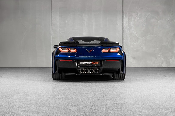 Chevrolet Corvette 10 of 30