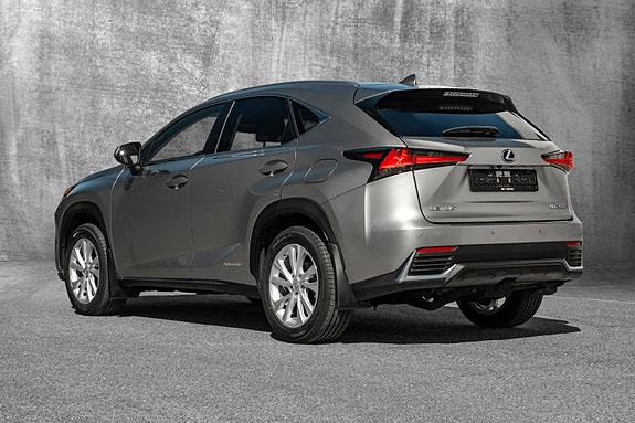 Lexus NX300h 5 of 5