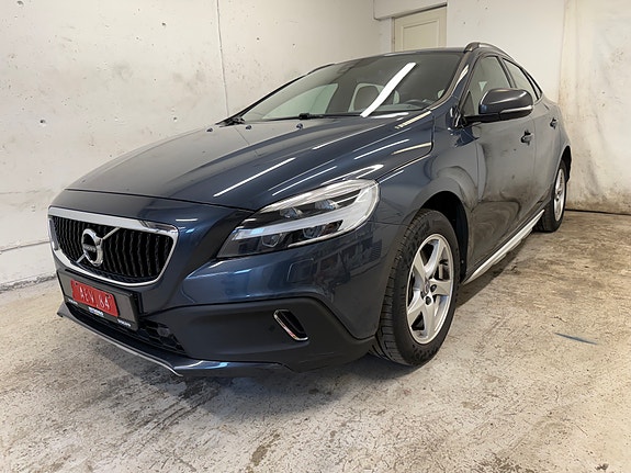 Volvo V40 Cross Country 3 of 5