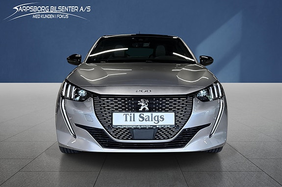 Peugeot 208 2 of 5