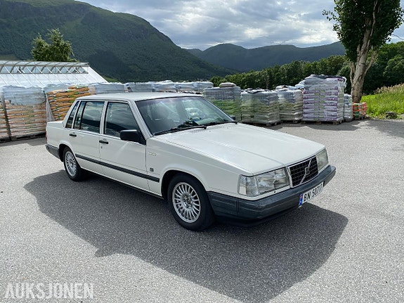 Volvo 740 3 of 5