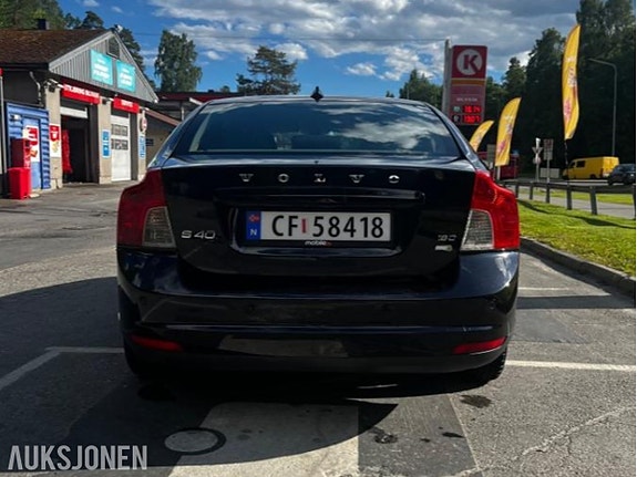 Volvo S40 3 of 5