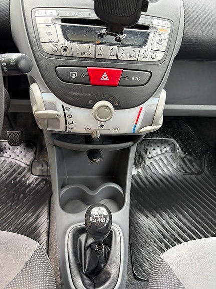 Peugeot 107 2 of 5