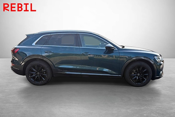 Audi e-tron 3 of 5