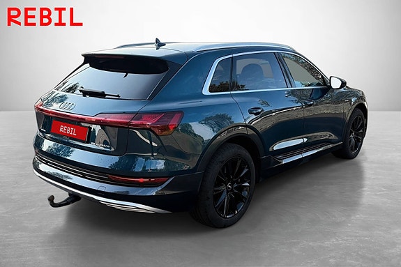 Audi e-tron 4 of 5