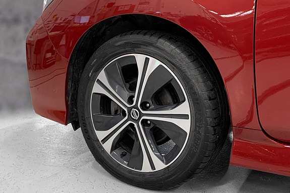 Nissan Leaf 8 of 13