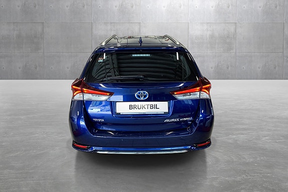 Toyota Auris 4 of 5