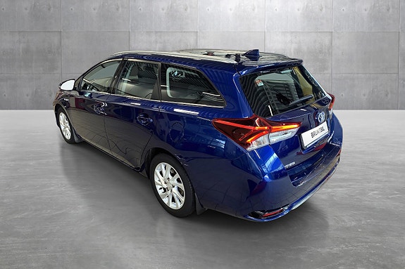 Toyota Auris 3 of 5
