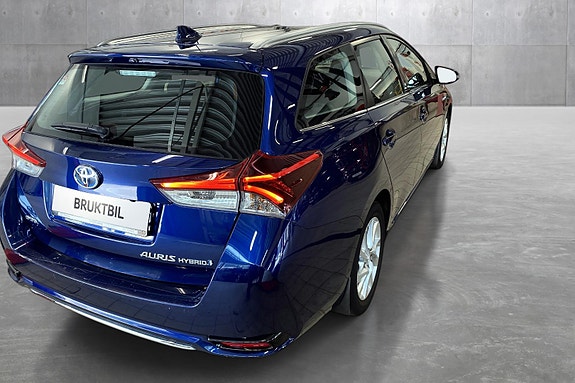 Toyota Auris 5 of 5