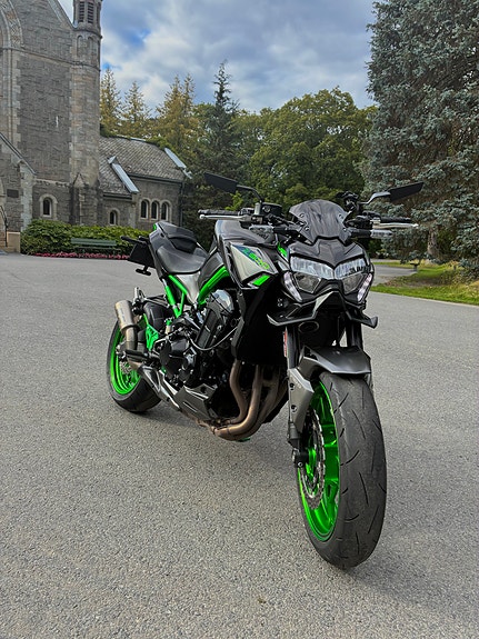 Kawasaki Z 900 2 of 21