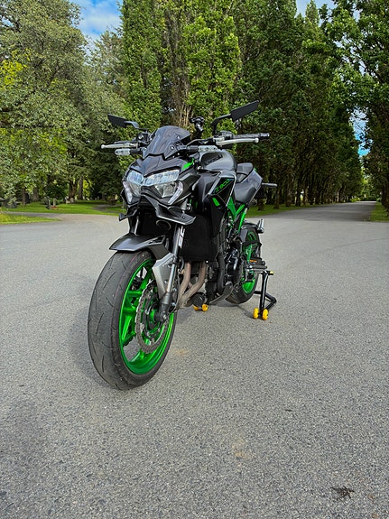 Kawasaki Z 900 3 of 21