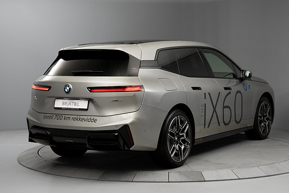 BMW iX 4 of 5